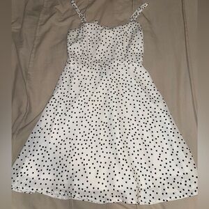 XS Lulus polka dot mini dress 🤍🖤